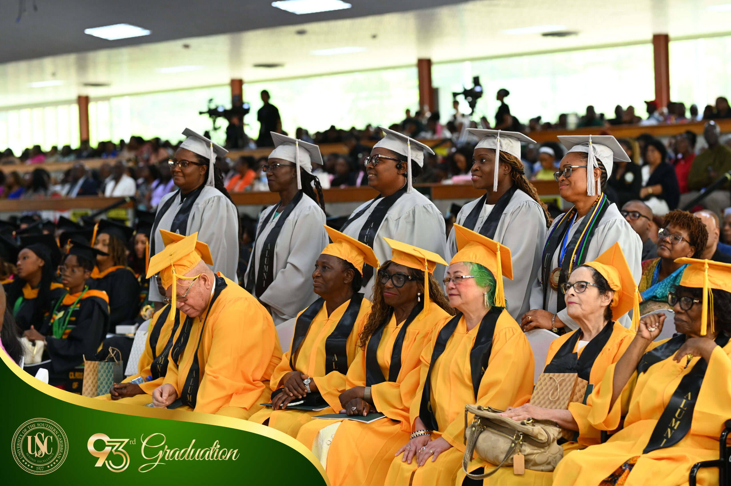 Members of the silver and gold alumni classes smiling and posing together to mark their 25th and 50th graduation anniversaries.